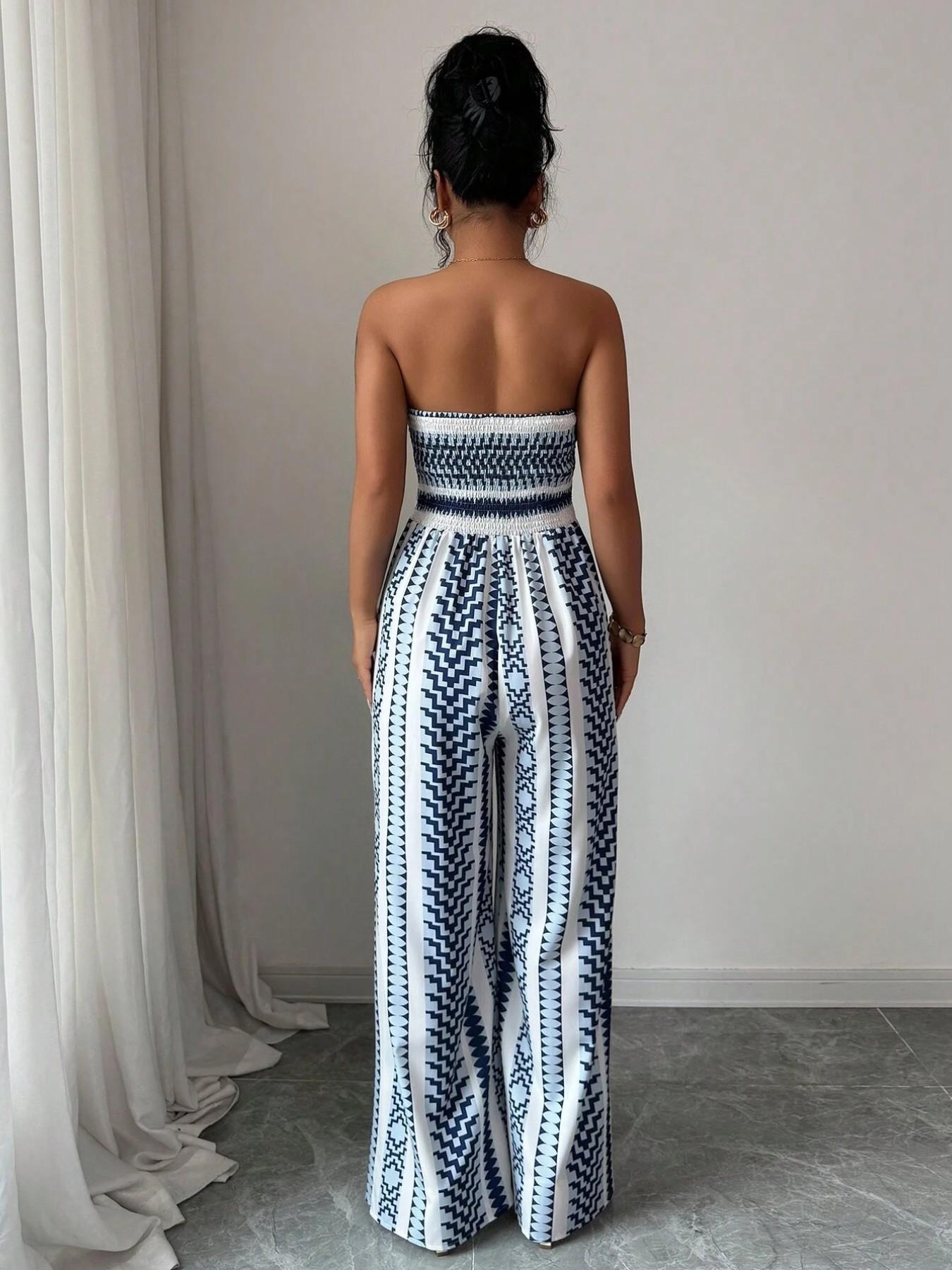 👗50% OFF NOW!💥Geometric Jumpsuit with Halter Neckline & Side Slit – Unique print & elastic back – Versatile, perfect for summer parties or resort wear ✨